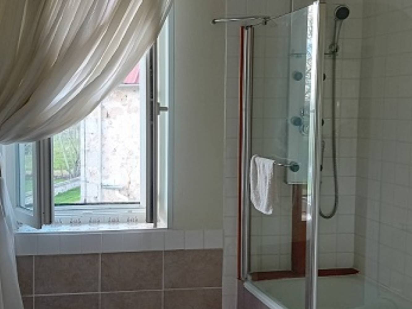 First floor bathroom (Shower over bath)