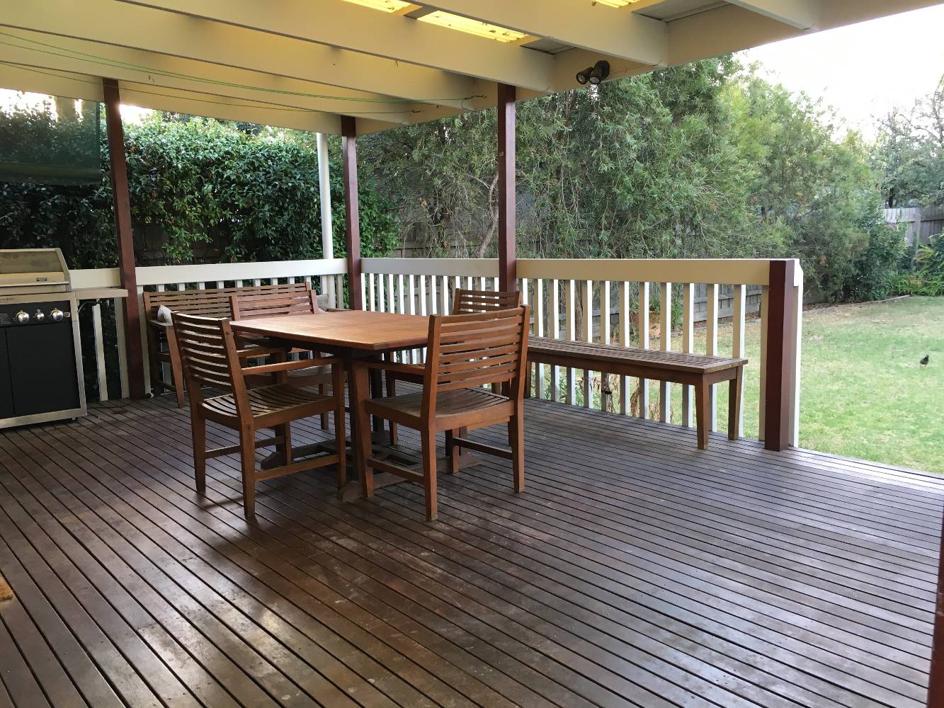 Outdoor deck - extendable table & gas BBQ
