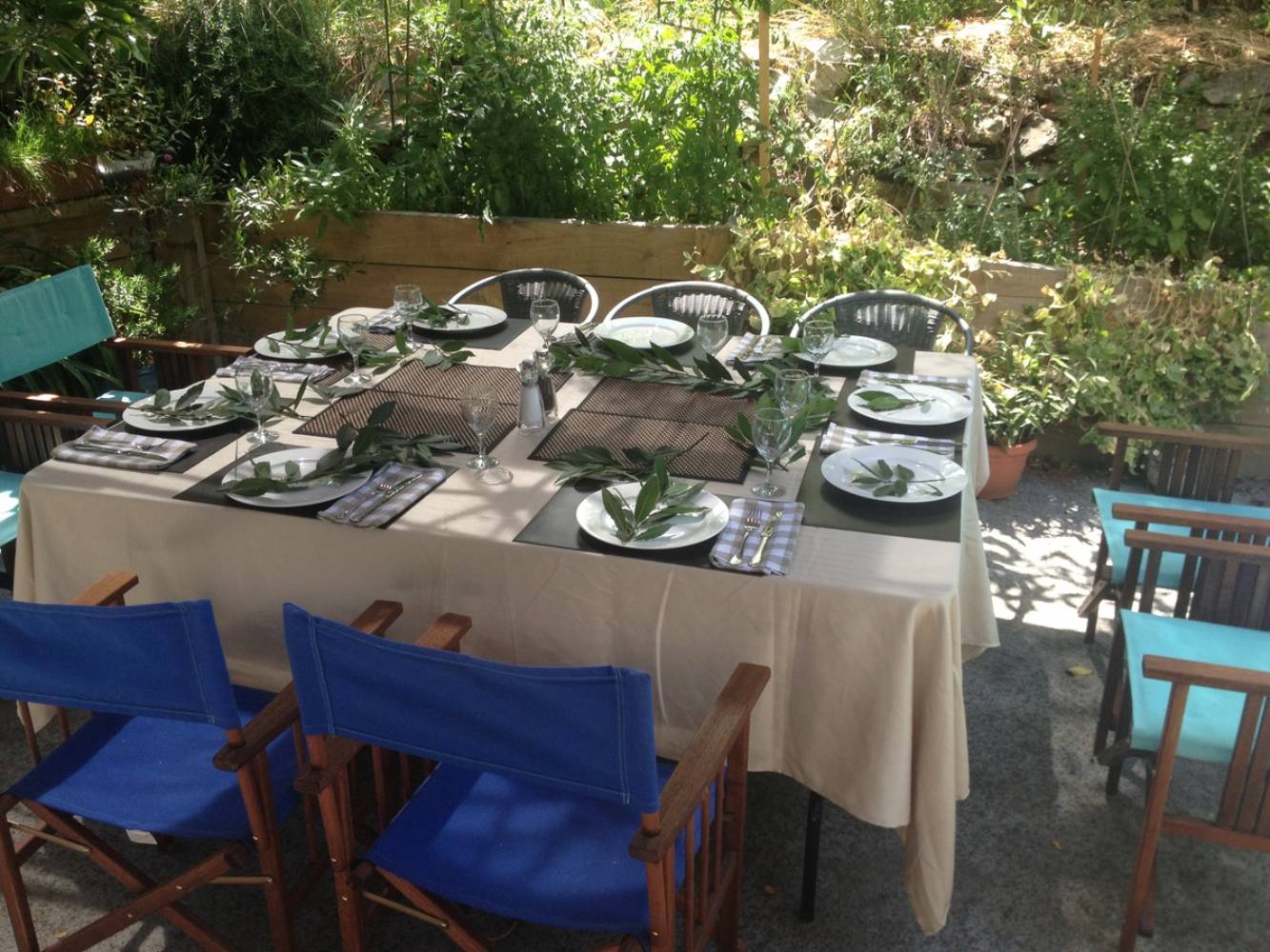 Relaxed private courtyard garden, ideal for relaxing and outdoor dining