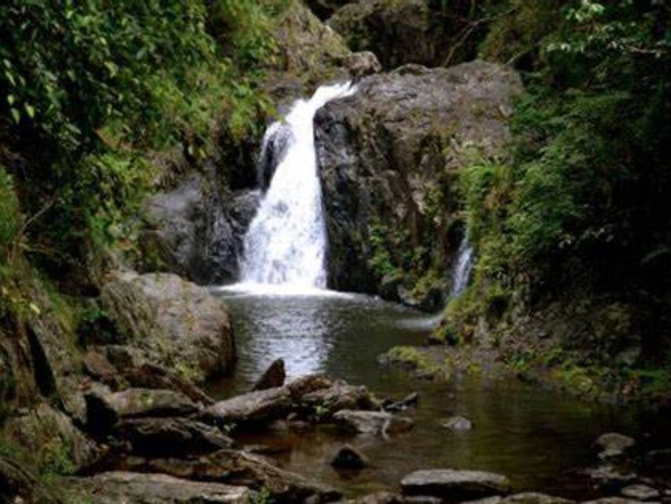 crystal cascades waterfall 7 min drive