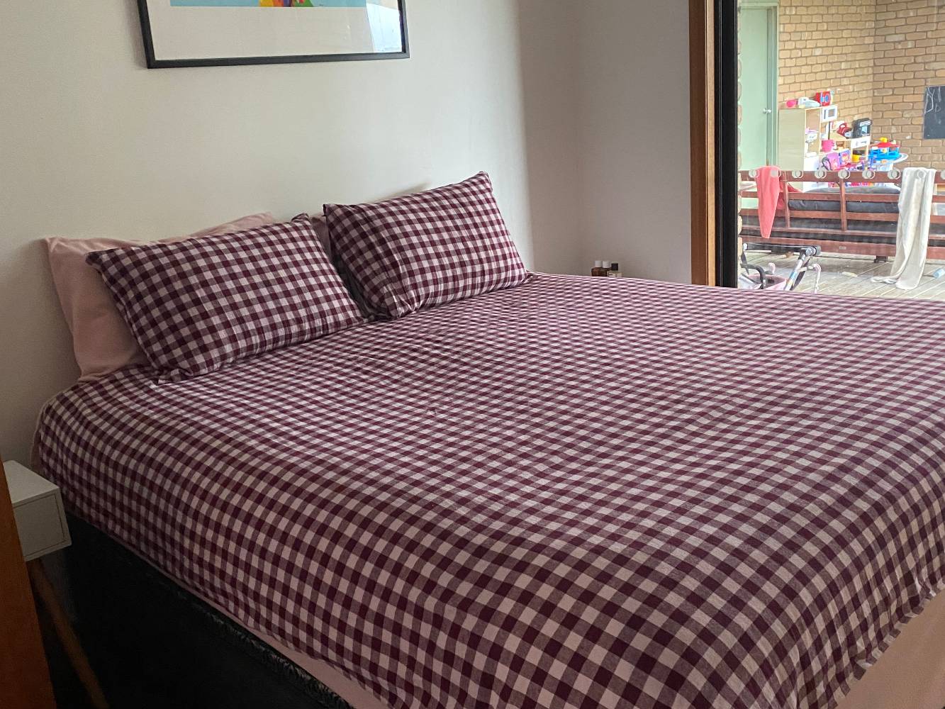 King bed main bedroom