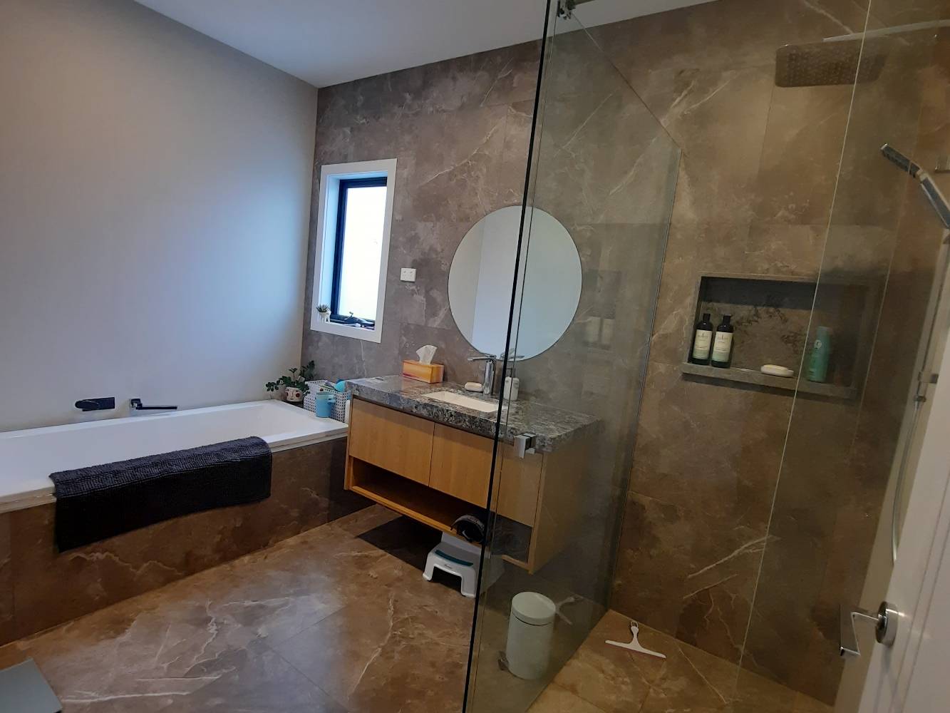Upstairs Main Bathroom