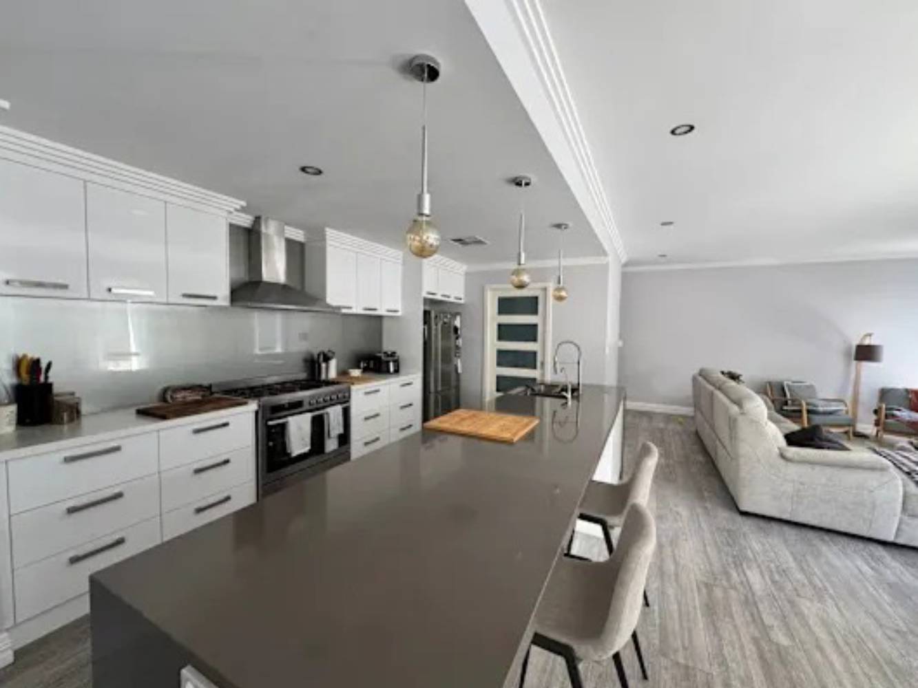 Open plan kitchen and lounge