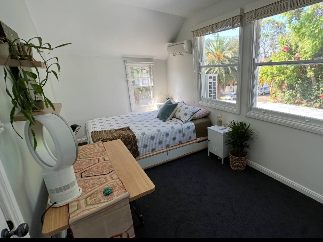 2nd bedroom with queen bed and aricon