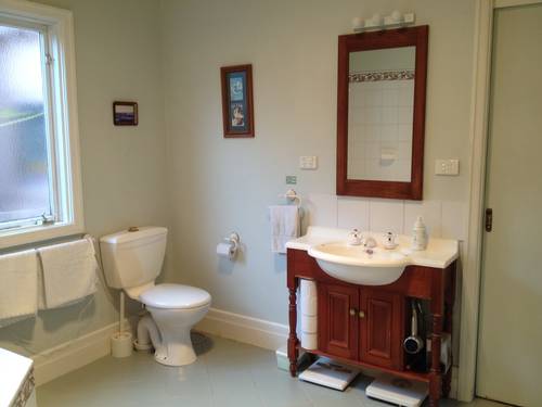 Master bedroom ensuite bathroom