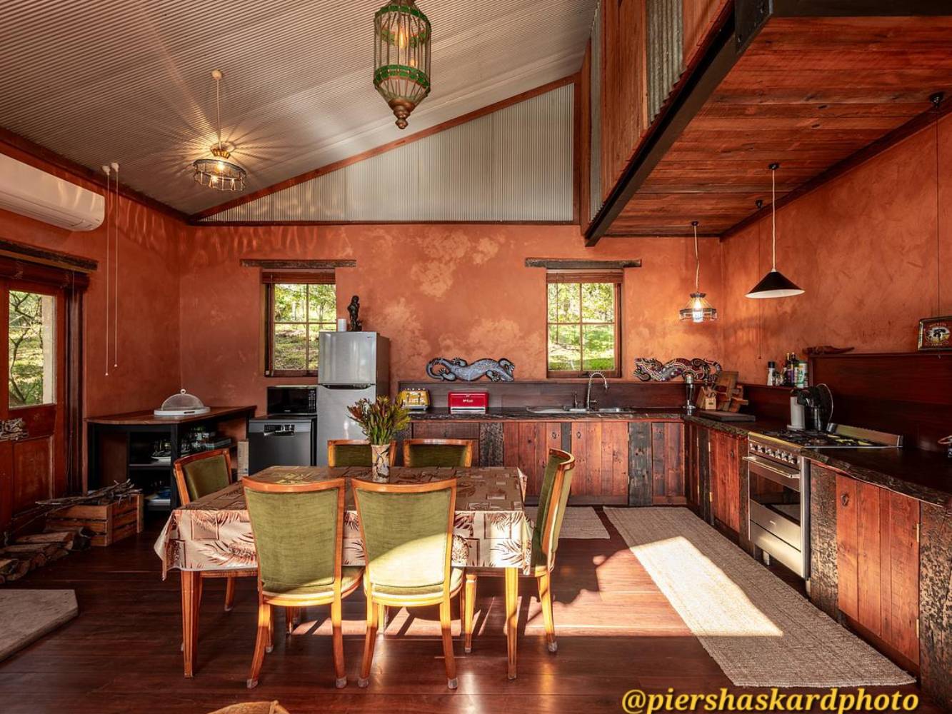 Open plan kitchen & dining room 