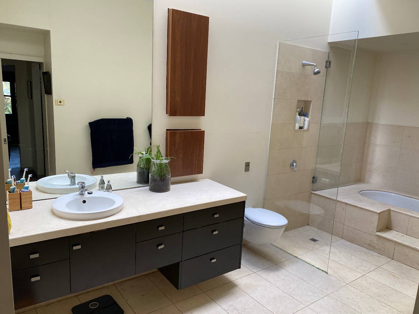 Main bathroom