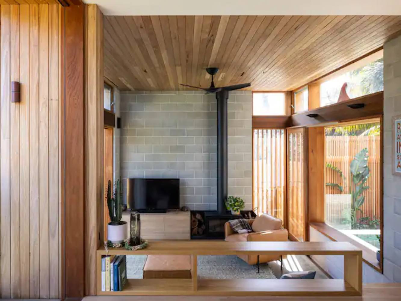Living with view to courtyard