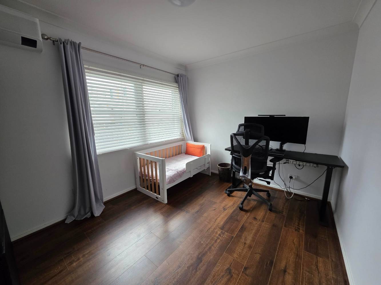 Kids room #2 with study