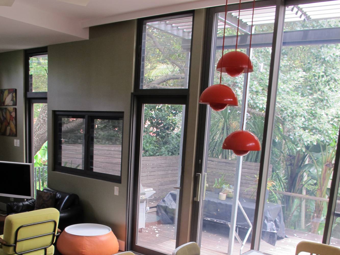 Dining to garden