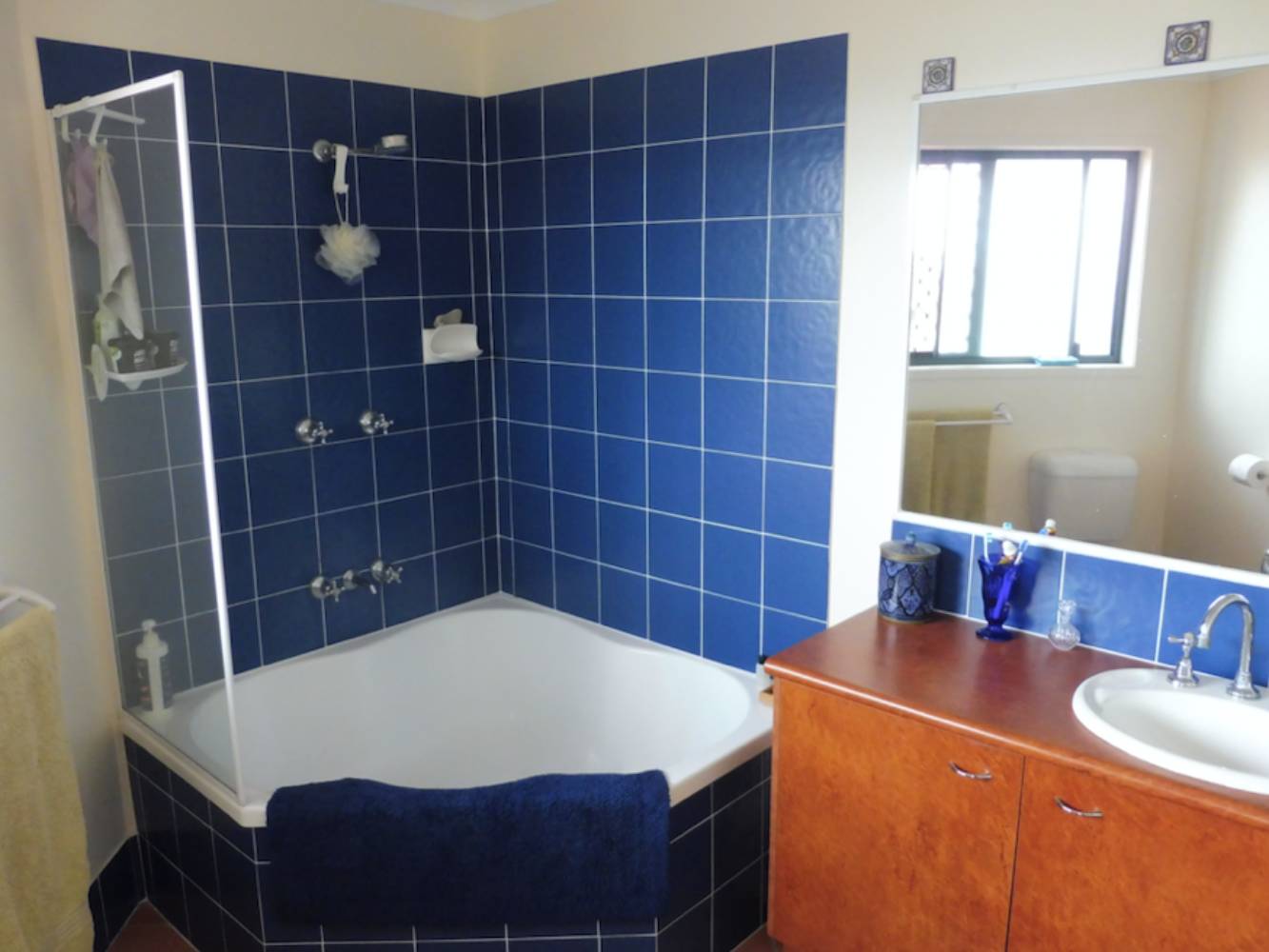 ensuite - upstairs