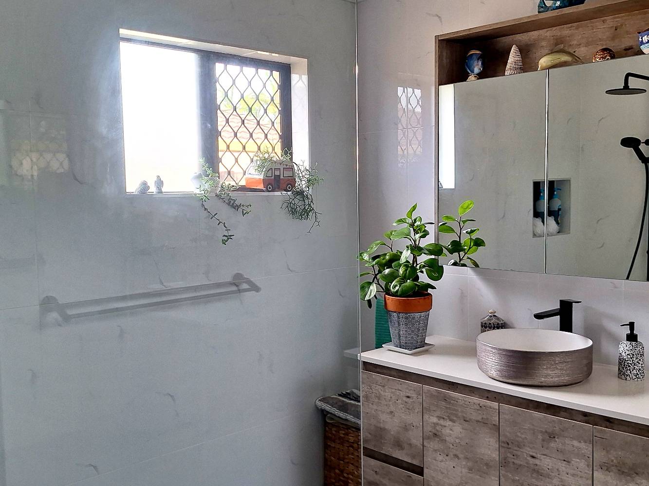 Main bathroom