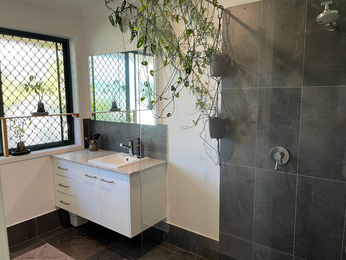 Main bathroom - upstairs